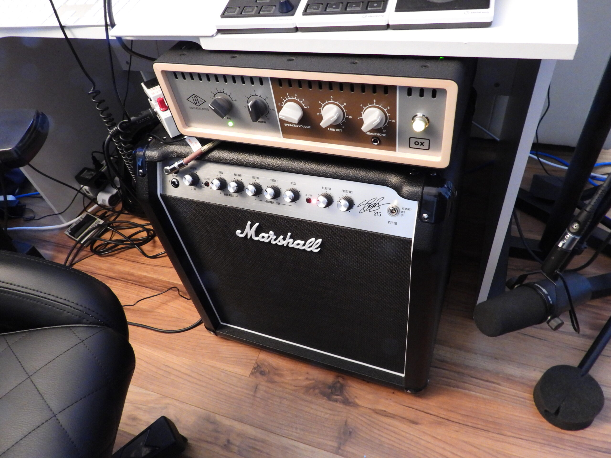 Microphone and guitar amplifier in the Guitar Musicians studio